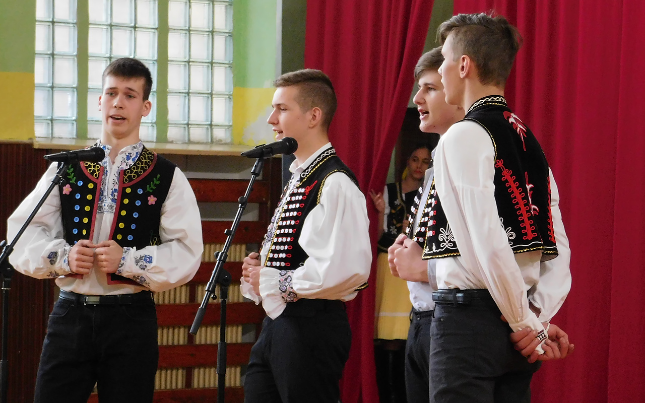 Chlapčenská folklórna spevácka skupina